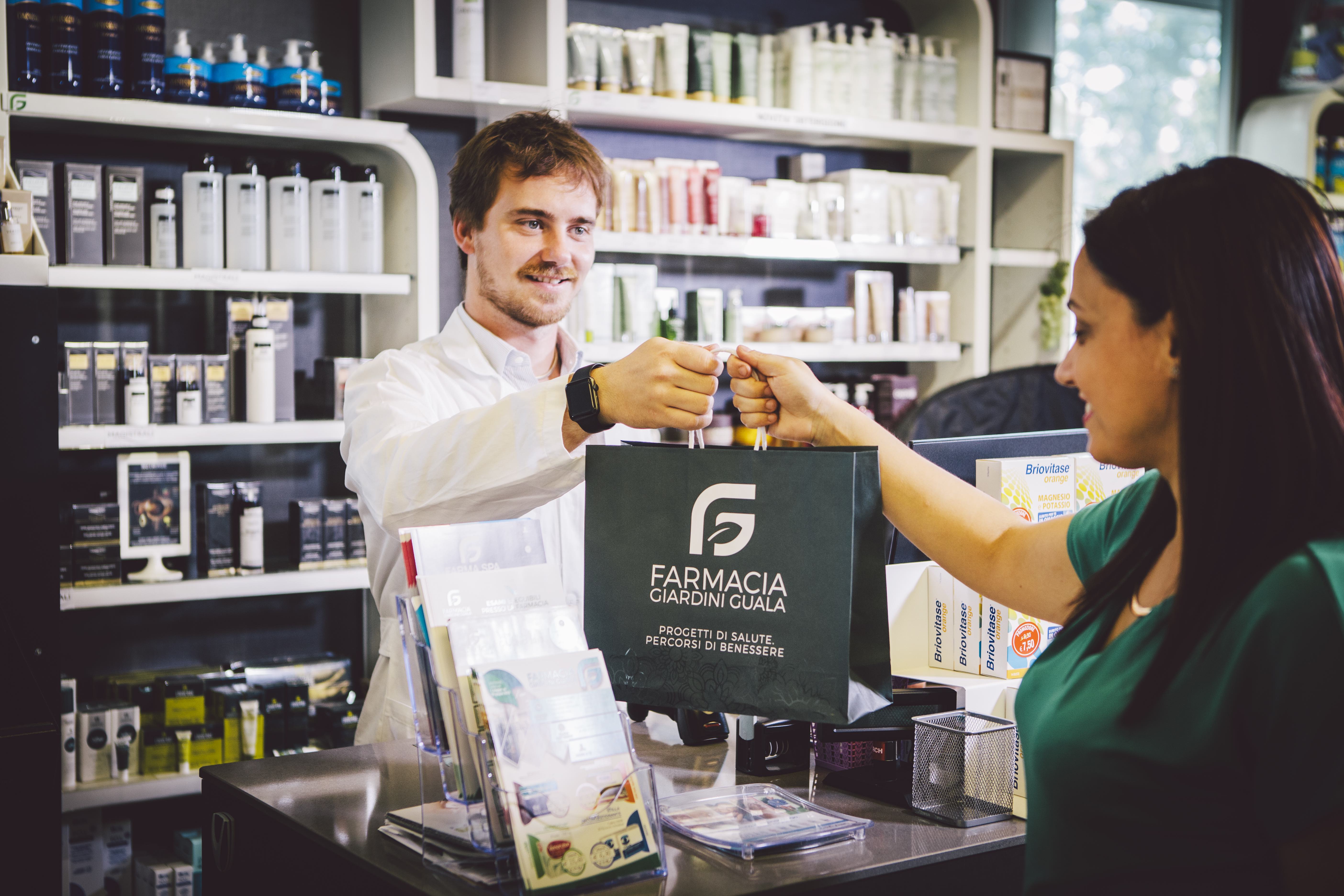 Attenzione al cliente - Farmacia Giardini Guala